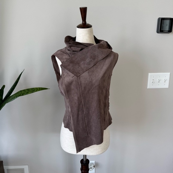 BCBGMAXAZRIA Fabian Raw Edge Faux Suede Vest in Gray Dusk - Picture 11 of 11